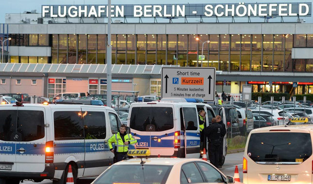 Berlin'deki Schönefelf Havaalanı'nda bomba alarmı!
