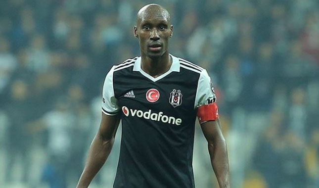 Beşiktaş, Atiba Hutchinson ile sözleşmesini uzattı