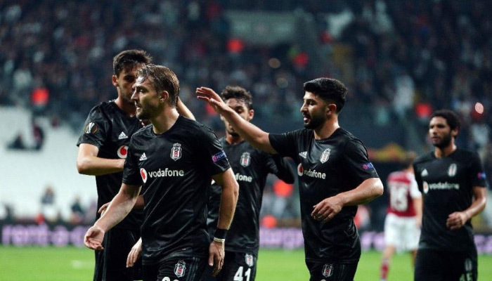 Beşiktaş 'takımdan ayrılacak' iddialarını yalanladı
