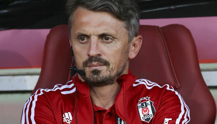 Beşiktaş'ta yardımcı antrenör Orhan Ak istifa etti
