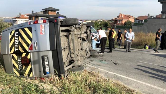 Beylikdüzü'nde öğrenci servisi devrildi