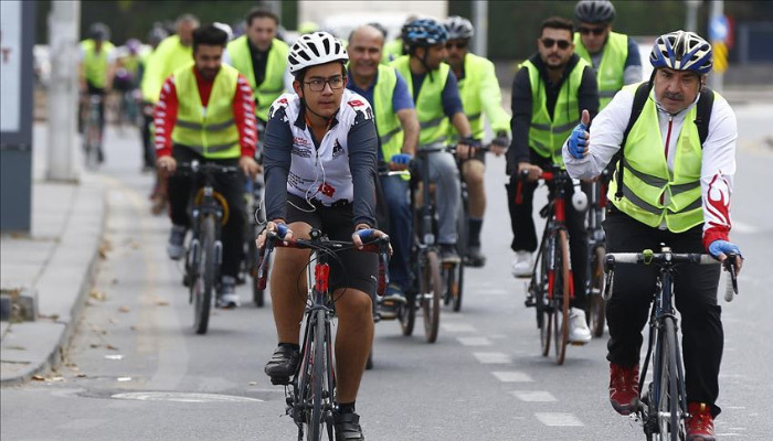 Bisikletçilerden anlamlı sağlık hareketi!