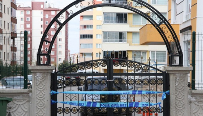 Bitlis'te bir bina karantinaya alındı