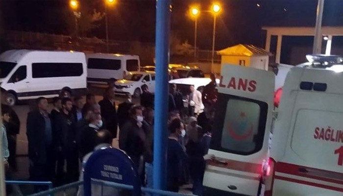 Bitlis'te traktör devrildi! 2 ölü 18 yaralı var