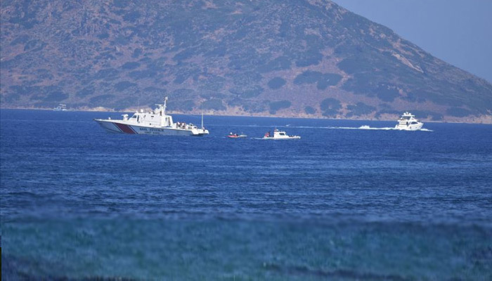 Bodrum'da göçmenleri taşıyan bot battı