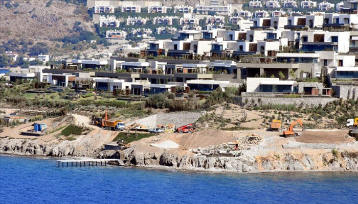 Bodrumda imara aykırı yıkımlar sürüyor