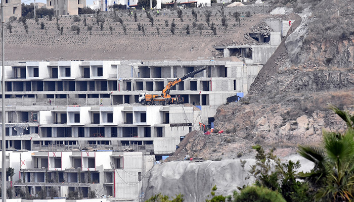 Bodrum'da kaçak yapıların yıkımı sürüyor