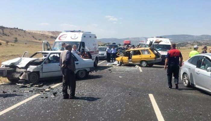 Burdur'da zincirleme kaza: 1 ölü, 9 yaralı