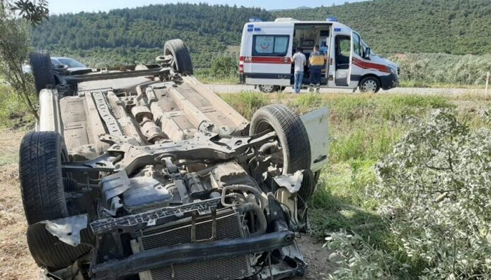 Bursa'da feci kaza! otomobil tarlaya uçtu...