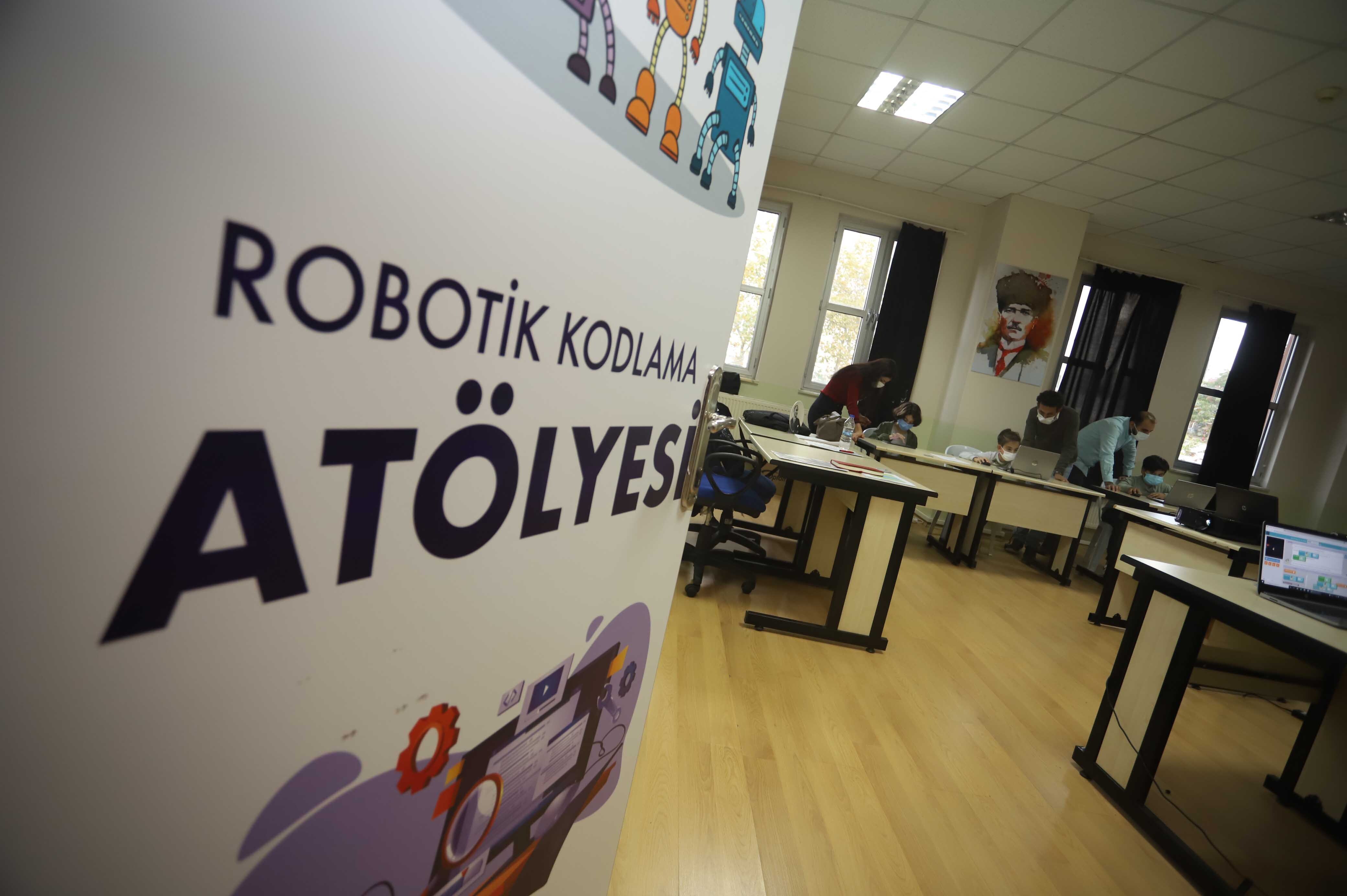 ÇOCUKLARA ‘ROBOTİK KODLAMA EĞİTİMİ'