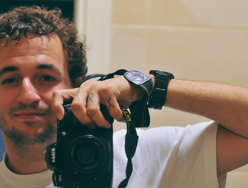 Can Sancaklı'dan yalnızlığın, aşkın ve aidiyetin hikâyesi: “Saatler Sonra”