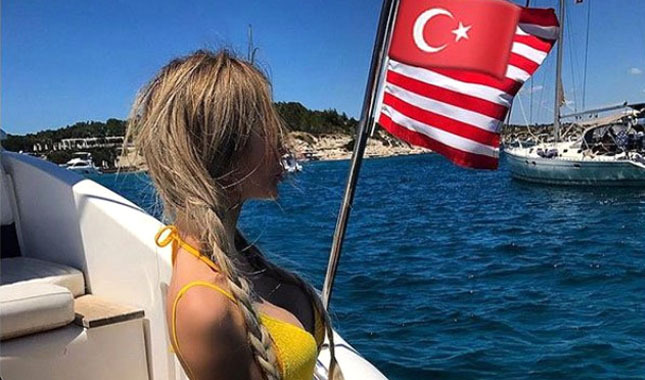 Cansu Taşkın'dan takdir toplayan bayrak paylaşımı