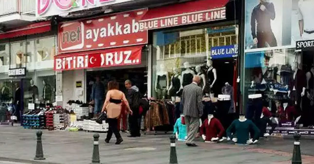 Çıplak alışveriş yapan kadın Antalya'da şaşkınlık yarattı