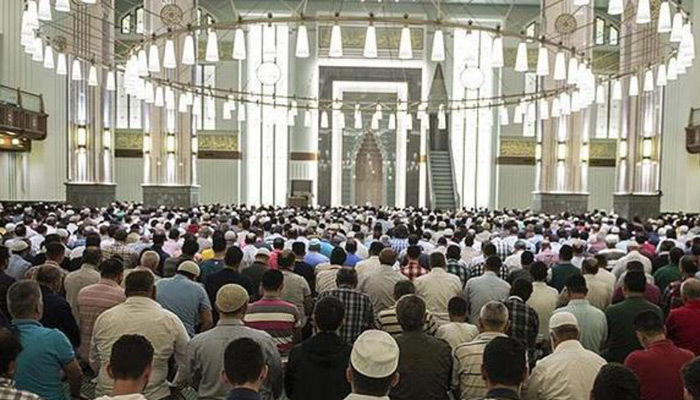 Cuma namazında bazı camiler boş kaldı