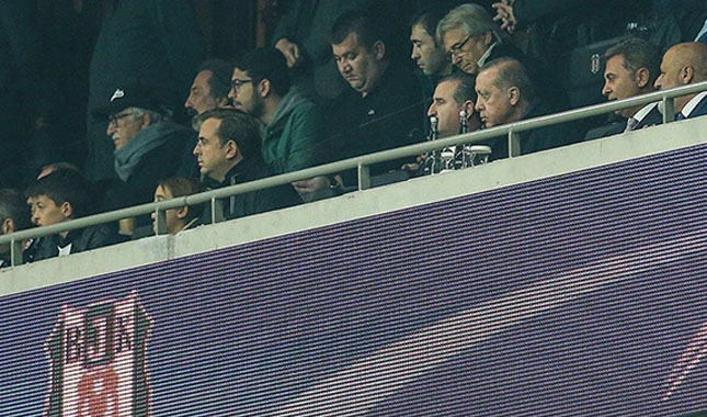 Cumhurbaşkanı Erdoğan, Monaco maçında tribündeki yerini aldı