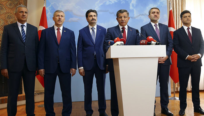 Davutoğlu, AK Parti'den 10 milletvekiliyle görüşüyor