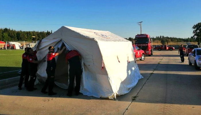 Denizli'de depremzedeler için çadırlar kuruldu