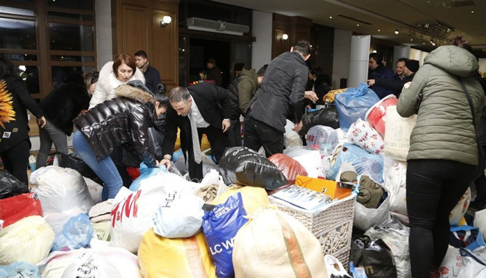 Deprem sonrası Elazığ ve Malatya'ya yardım yağıyor