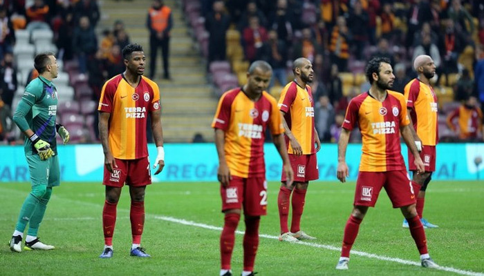 Dibe vuran Galatasaray, basında zirvede
