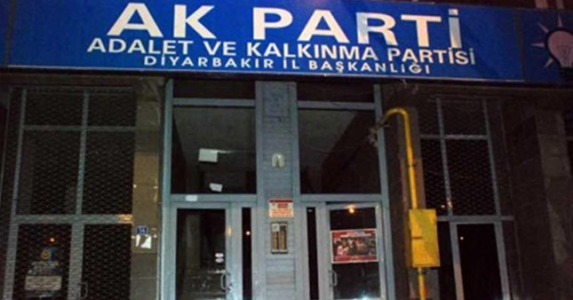 Diyarbakır'da AKP binasına bombalı saldırı