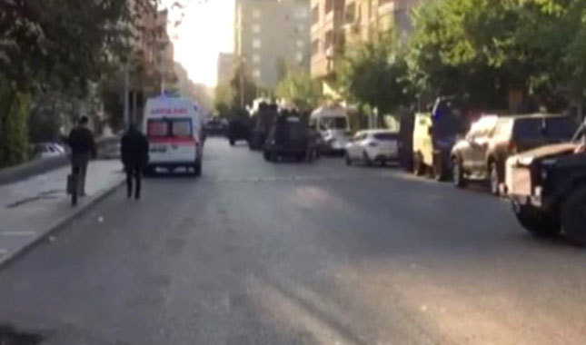 Diyarbakır'da hücre evine operasyon, 1 polis şehit