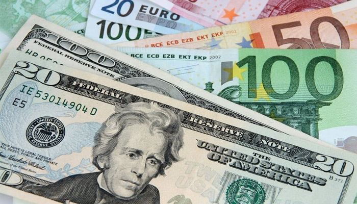 Dolar sakin, euro yükselişte