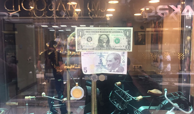 Döviz büroları kepenk indirdi! 100 dolardan fazlası bozulmuyor