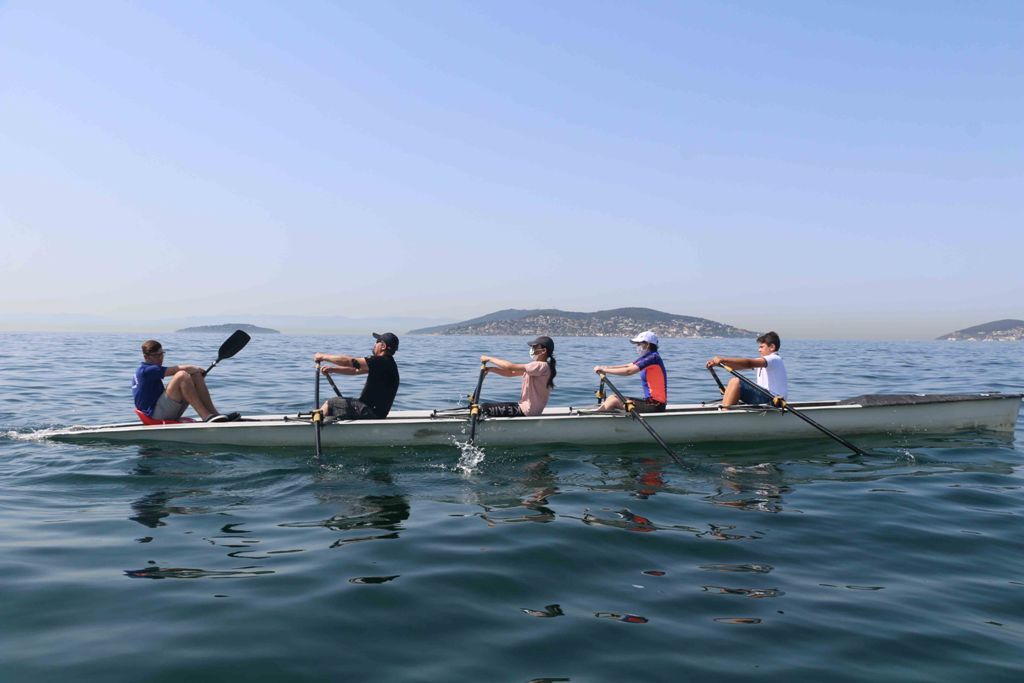 Dragos Su Sporları Merkezi'nde kano ve kürek sporları eğitimi