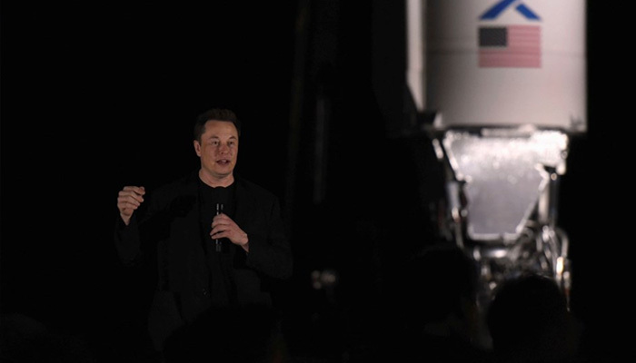 Elon Musk yeni roketi Starship'i tanıttı