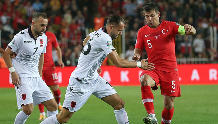 Emre Belözoğlu'ndan kötü haber! 1 ay yok!