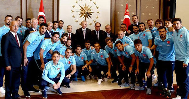 Erdoğan Milli Takım'ı kabul etti