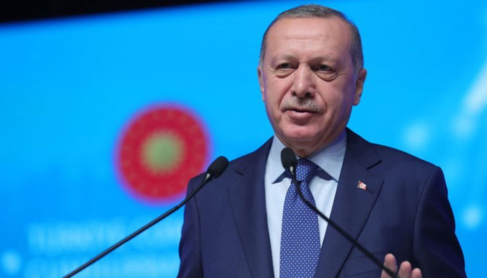 Erdoğan: Şovmenlerin maskesi bir senede düştü