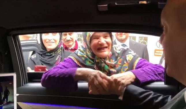 Erdoğan ve yaşlı kadın arasında güldüren sohbet