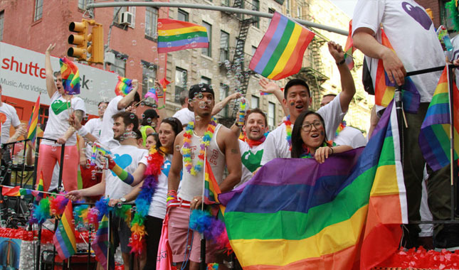 Eşcinsel ne demek | Nasıl anlaşılır | heteroseksüel ve eşcinsel farkı nedir | Bu bir hastalık mıdır? | tedavisi var mı?