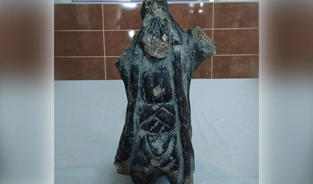 Eskişehir'de Roma dönemi mermer kral heykeli ele geçirildi