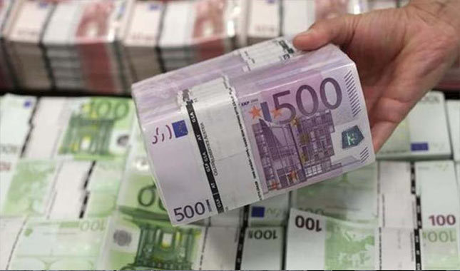 Euro'nun ateşi düşmüyor, 4.55'i devirdi