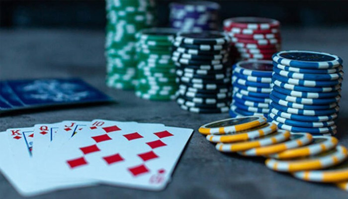 Evde kumar oynayan 8 kişiye para cezası