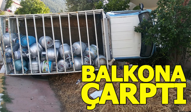 Evin balkonuna kamyonet çarptı