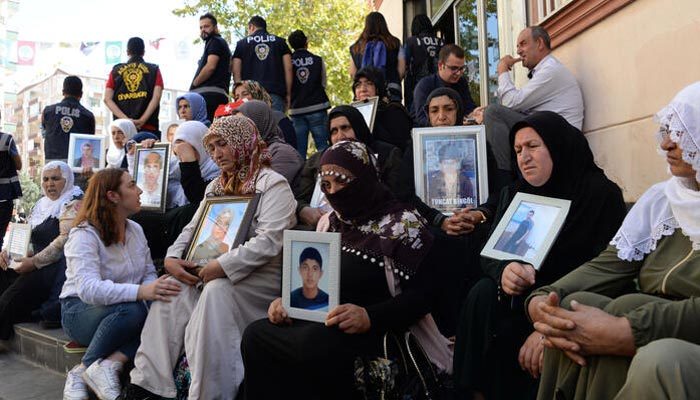 Eylemde 30. gün! 50 aile evladını bekliyor