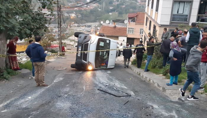 Eyüpsultan'da okul servisi devrildi! Yaralılar var