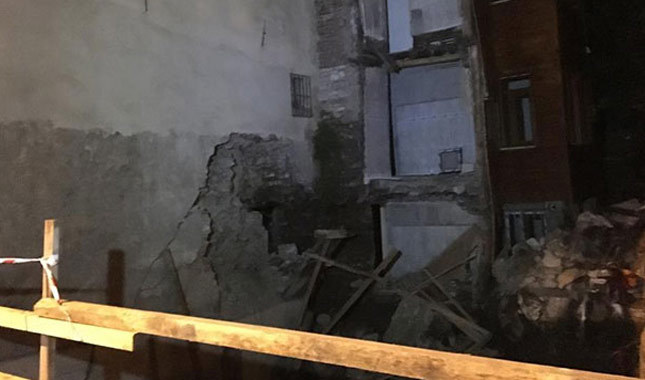 Fatih'te iki bina çökme riski nedeniyle tahliye edildi