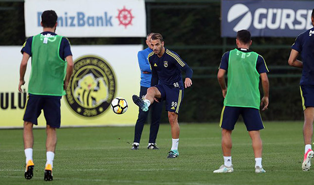 Fenerbahçe'de 4 isimle yollar ayrılıyor