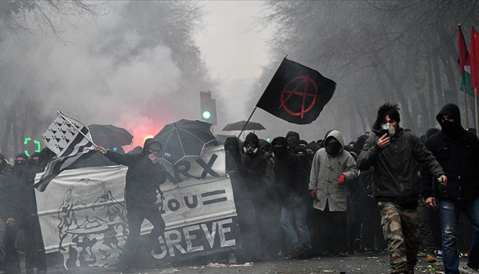 Fransa'daki protestolar ve grevde 3. gün!
