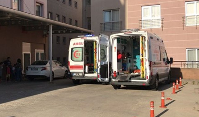 Fren yapan kamyondan fırlayan asit çevredekileri yaktı
