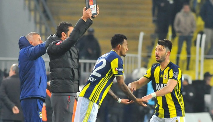 Futbolda oyuncu değişlikliği hakkı 5'e yükseltildi