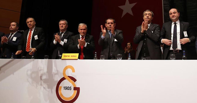 Galatasaray yönetimi ibra edildi