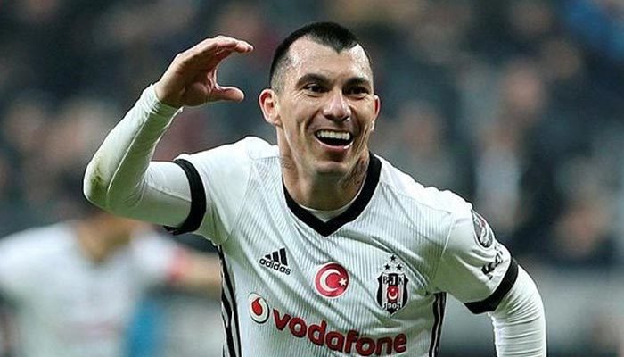 Gary Medel Beşiktaş'a veda etti