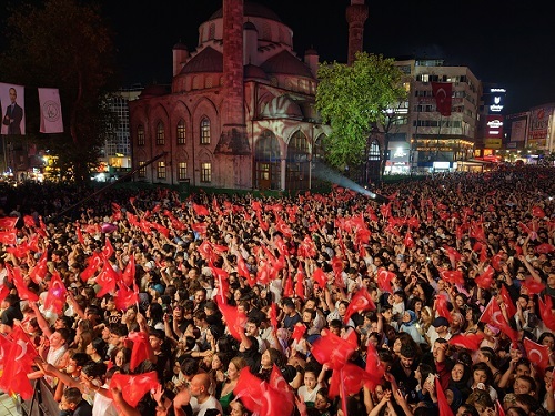 Gaziosmanpaşa'da 200 Bin Kişi Zafer İçin Tek Ses Oldu
