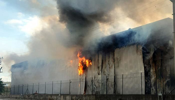 Gebze'de arşiv deposunda yangın çıktı