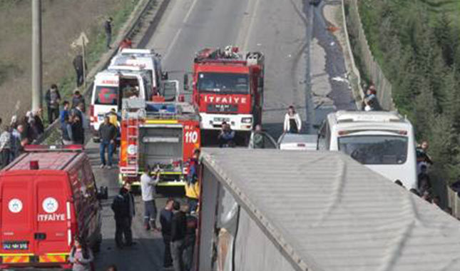 Gebze'de trafik kazası, ölü ve yaralılar var